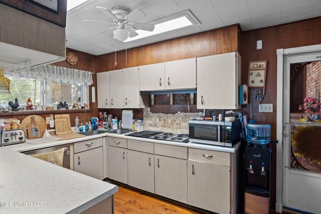 1132 Lake Mimosa Drive, Raymond, MS 39154