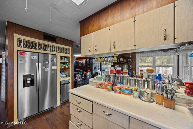 1132 Lake Mimosa Drive, Raymond, MS 39154