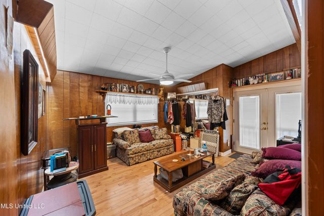 1132 Lake Mimosa Drive, Raymond, MS 39154