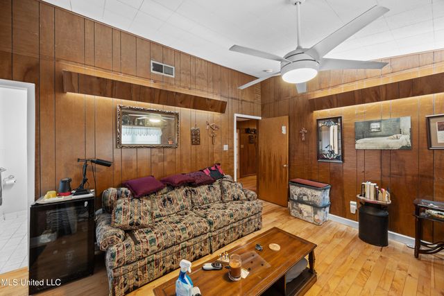 1132 Lake Mimosa Drive, Raymond, MS 39154