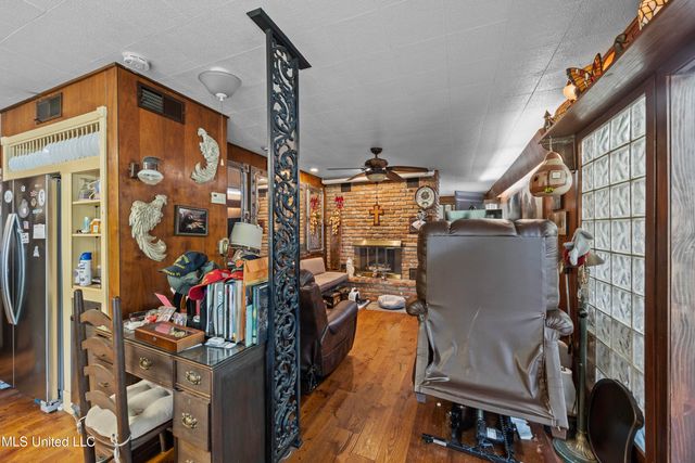 1132 Lake Mimosa Drive, Raymond, MS 39154