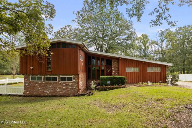 1132 Lake Mimosa Drive, Raymond, MS 39154