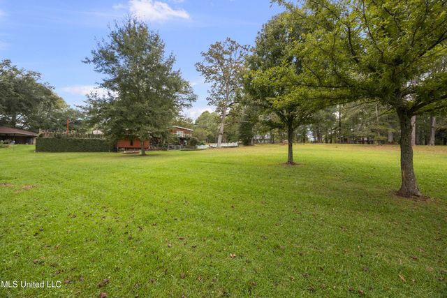 1132 Lake Mimosa Drive, Raymond, MS 39154