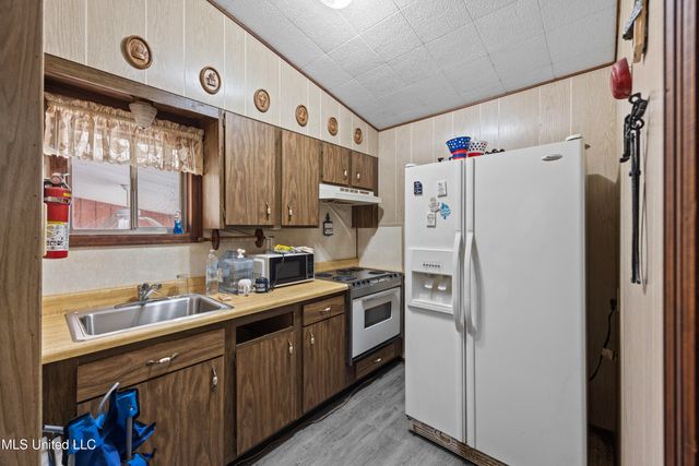 1132 Lake Mimosa Drive, Raymond, MS 39154