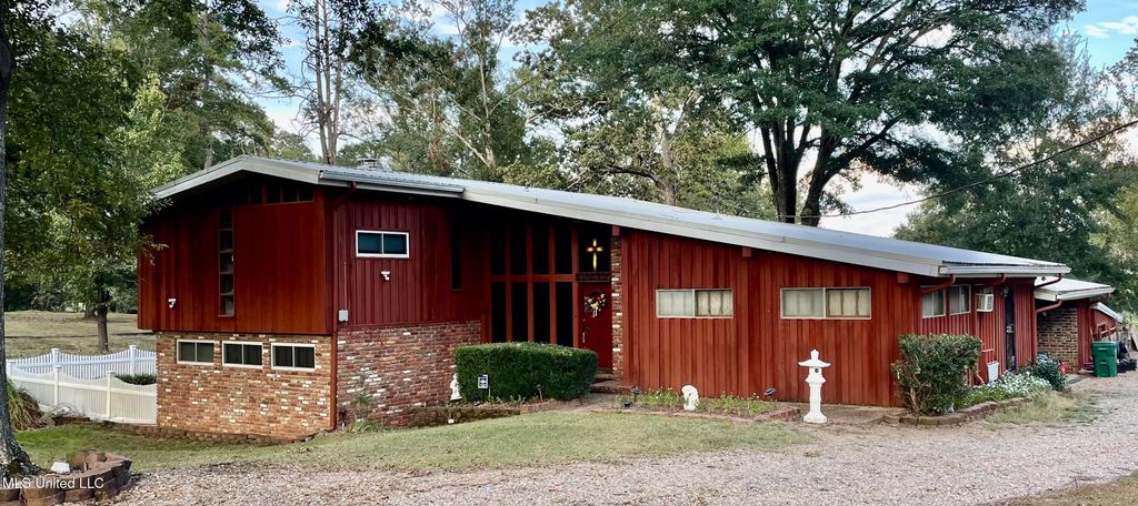 1132 Lake Mimosa Drive, Raymond, MS 39154