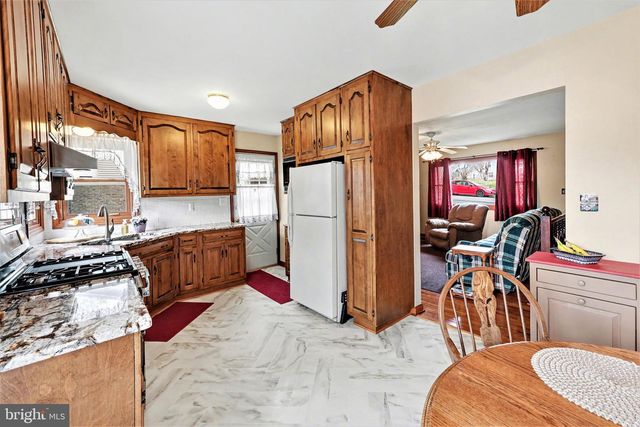7833 DEWEY DR, Harrisburg, PA 17112