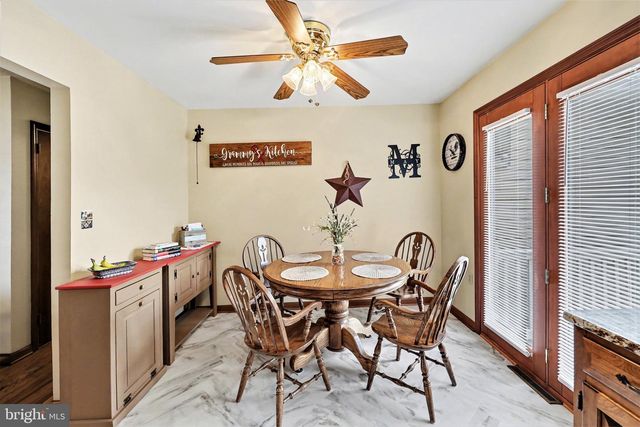 7833 DEWEY DR, Harrisburg, PA 17112