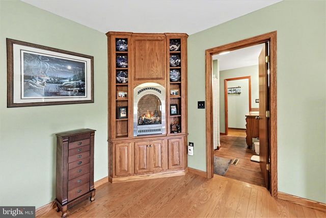 7833 DEWEY DR, Harrisburg, PA 17112