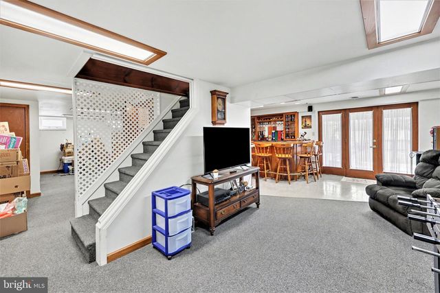 7833 DEWEY DR, Harrisburg, PA 17112