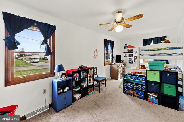 7833 DEWEY DR, Harrisburg, PA 17112