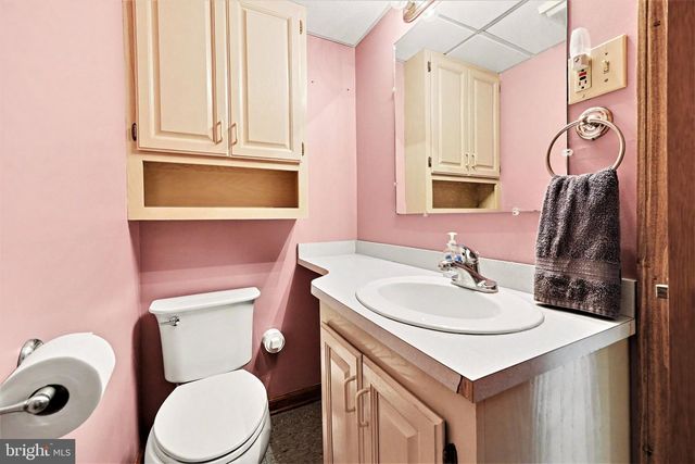 7833 DEWEY DR, Harrisburg, PA 17112