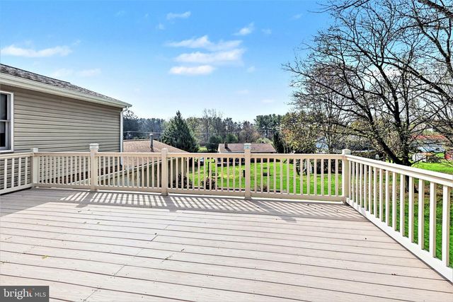 7833 DEWEY DR, Harrisburg, PA 17112