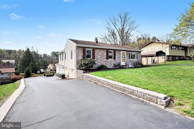 7833 DEWEY DR, Harrisburg, PA 17112