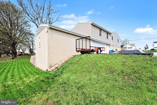 7833 DEWEY DR, Harrisburg, PA 17112