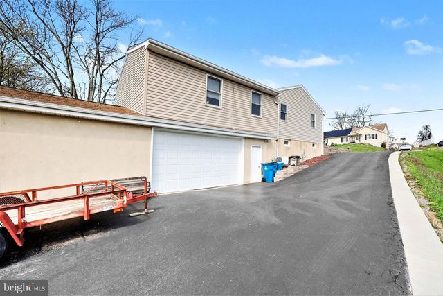 7833 DEWEY DR, Harrisburg, PA 17112
