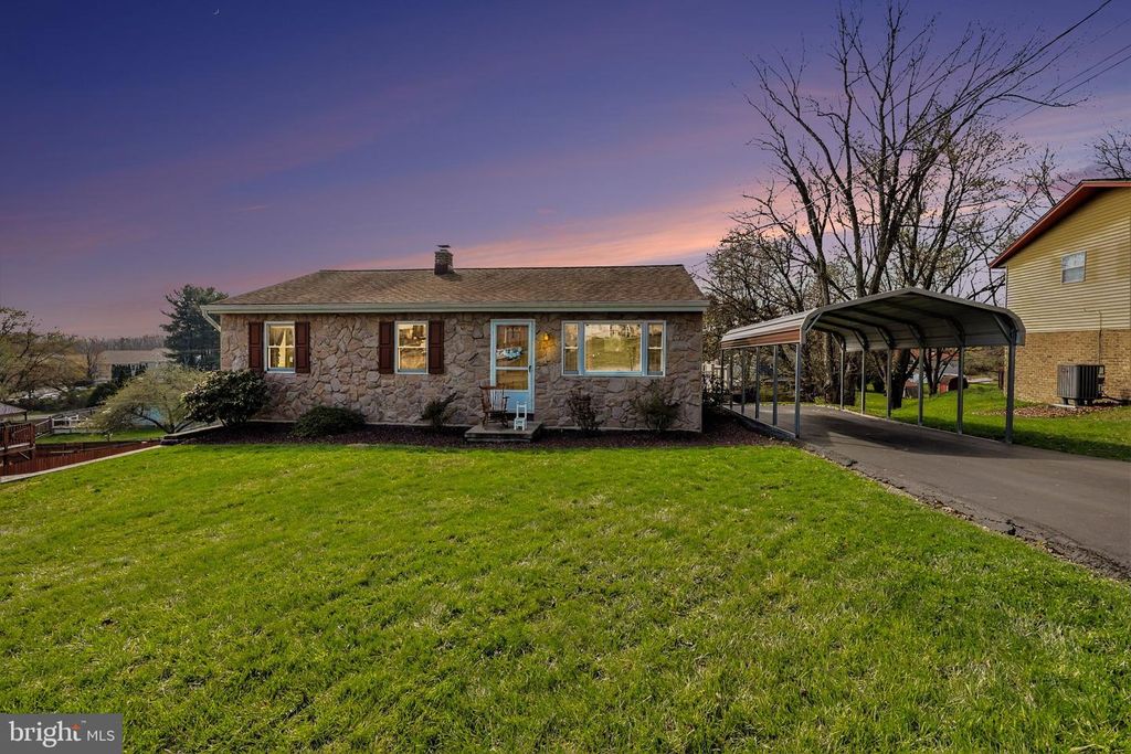 7833 DEWEY DR, Harrisburg, PA 17112