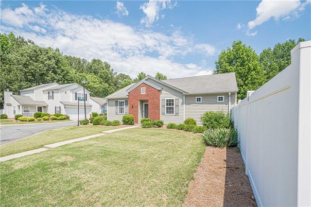 331 Windcroft NW Lane, Acworth, GA 30101