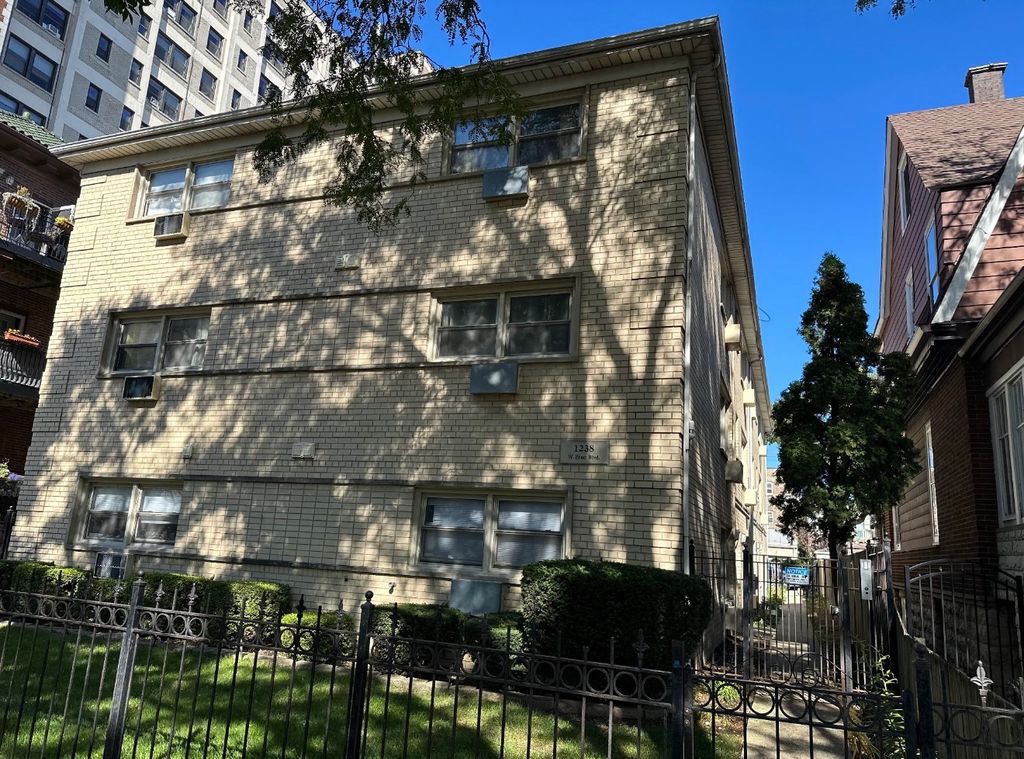 1238 W Pratt Boulevard 3A, Chicago, IL 60626