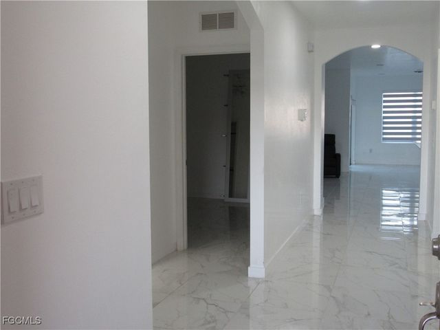 2709 SW 4th PL, Cape Coral, FL 33914