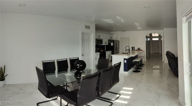 2709 SW 4th PL, Cape Coral, FL 33914