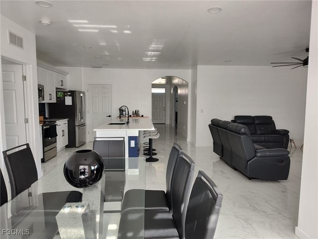 2709 SW 4th PL, Cape Coral, FL 33914