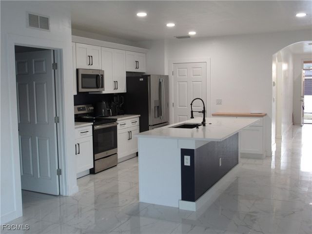 2709 SW 4th PL, Cape Coral, FL 33914