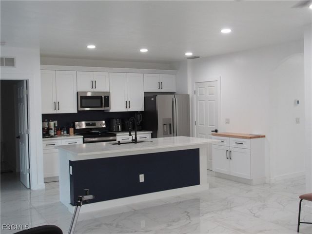 2709 SW 4th PL, Cape Coral, FL 33914