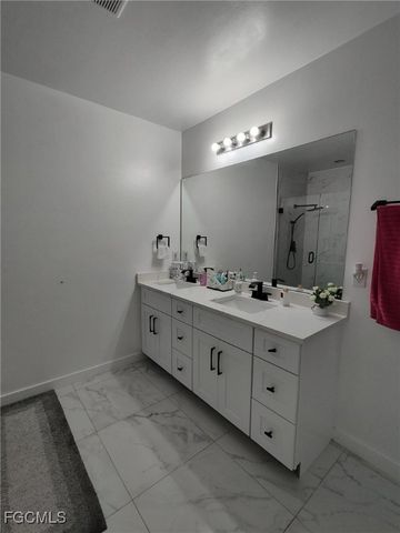 2709 SW 4th PL, Cape Coral, FL 33914