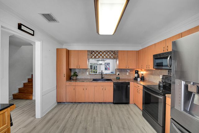 9499 NW 42nd Street, Sunrise, FL 33351