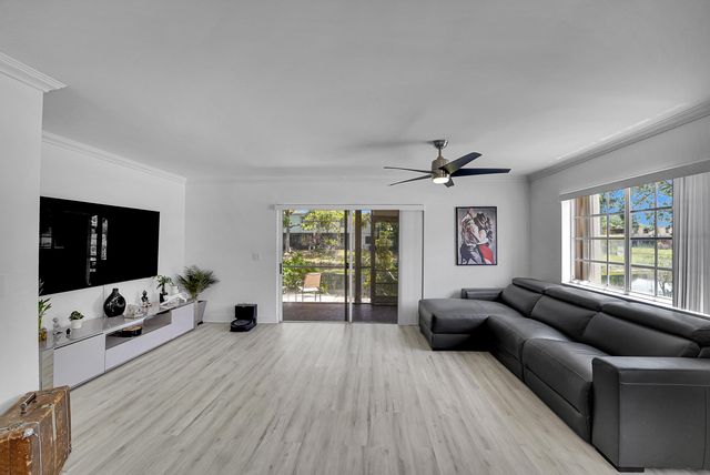 9499 NW 42nd Street, Sunrise, FL 33351