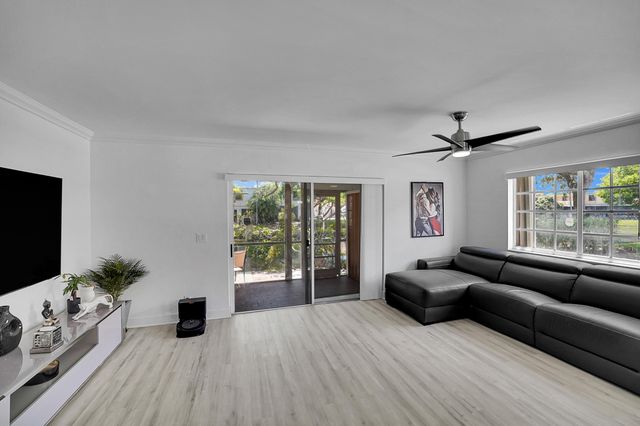 9499 NW 42nd Street, Sunrise, FL 33351