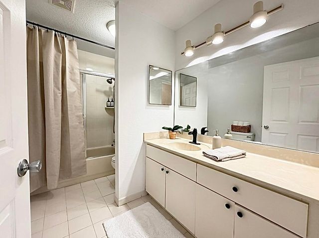 9499 NW 42nd Street, Sunrise, FL 33351