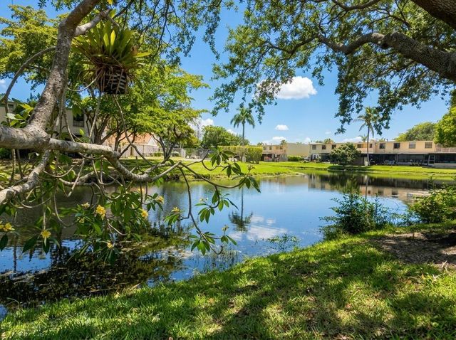 9499 NW 42nd Street, Sunrise, FL 33351