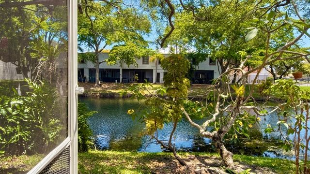 9499 NW 42nd Street, Sunrise, FL 33351