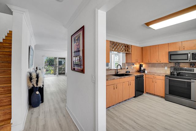 9499 NW 42nd Street, Sunrise, FL 33351