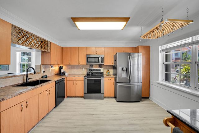 9499 NW 42nd Street, Sunrise, FL 33351