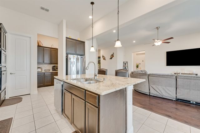 2610 Fawn Valley Avenue, Midlothian, TX 76065