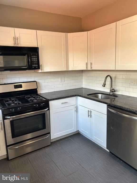 220 BALDWIN ST, PHILADELPHIA, PA 19127 — photo 2