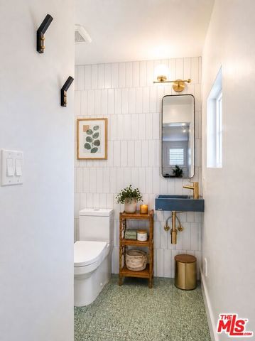 5245 Ventura Canyon Avenue, Van Nuys, CA 91401