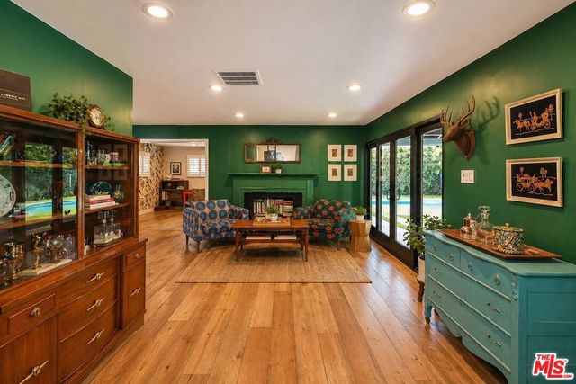 5245 Ventura Canyon Avenue, Van Nuys, CA 91401