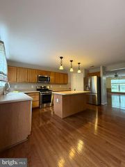 8312 WALLACE LN, Manassas, VA 20109