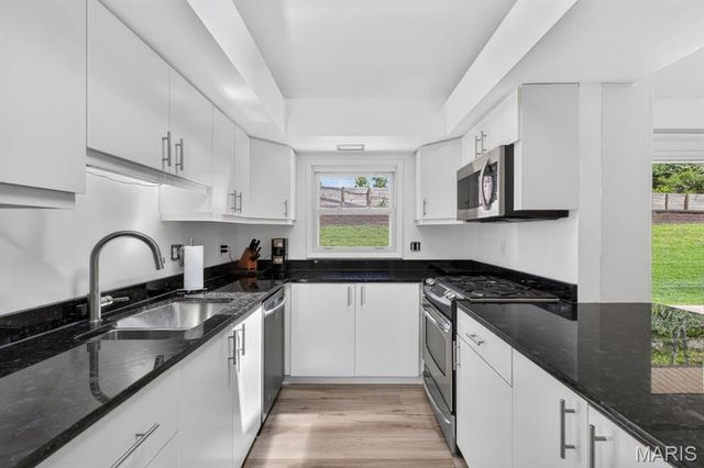 2 Sunswept Drive, St Louis, MO 63141