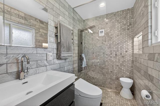 2 Sunswept Drive, St Louis, MO 63141