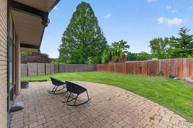 2 Sunswept Drive, St Louis, MO 63141