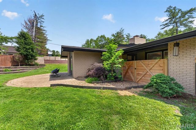 2 Sunswept Drive, St Louis, MO 63141