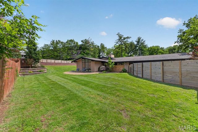 2 Sunswept Drive, St Louis, MO 63141