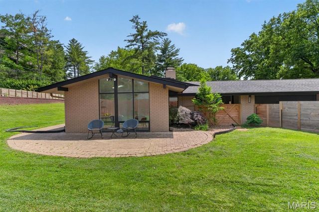 2 Sunswept Drive, St Louis, MO 63141