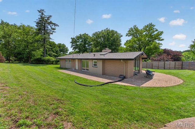 2 Sunswept Drive, St Louis, MO 63141