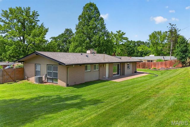 2 Sunswept Drive, St Louis, MO 63141