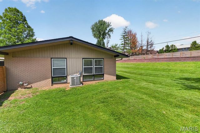 2 Sunswept Drive, St Louis, MO 63141